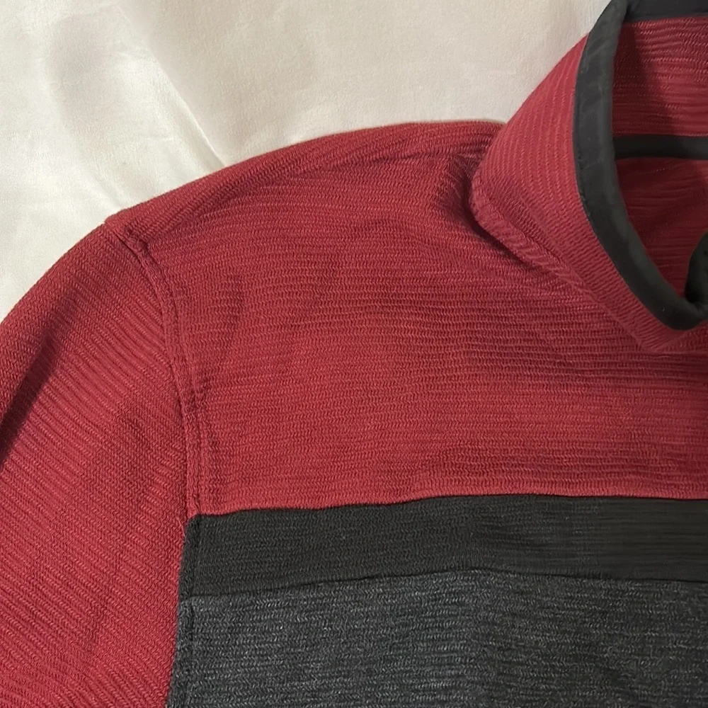Calvin Klein Men’s Large Red Gray Quarter Zip Pull Over Long Sleeve Cotton Shirt